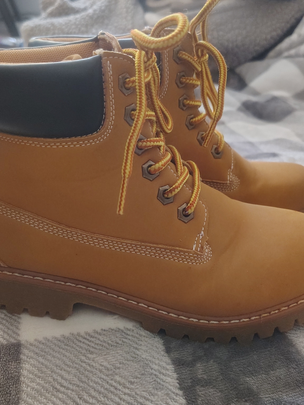 Avalanche Kids Wheat/Tan Lace-Up Work Boots with Yellow Laces - Picture 2 of 6